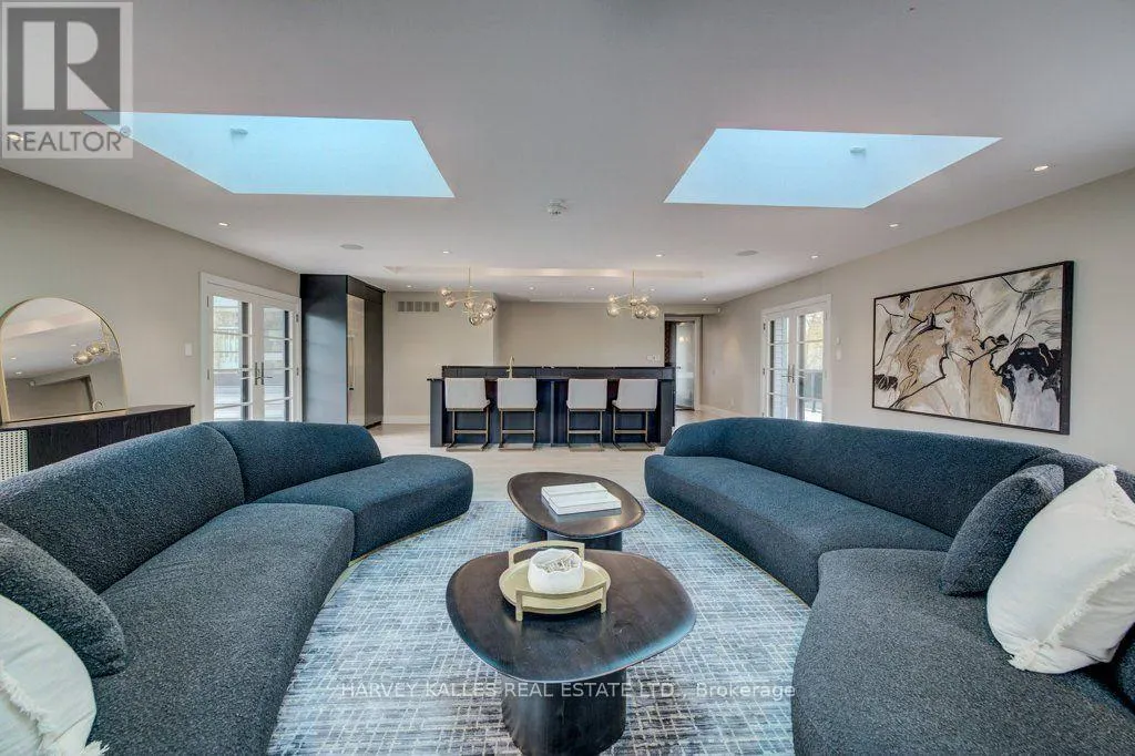 8 WESTGATE WALK