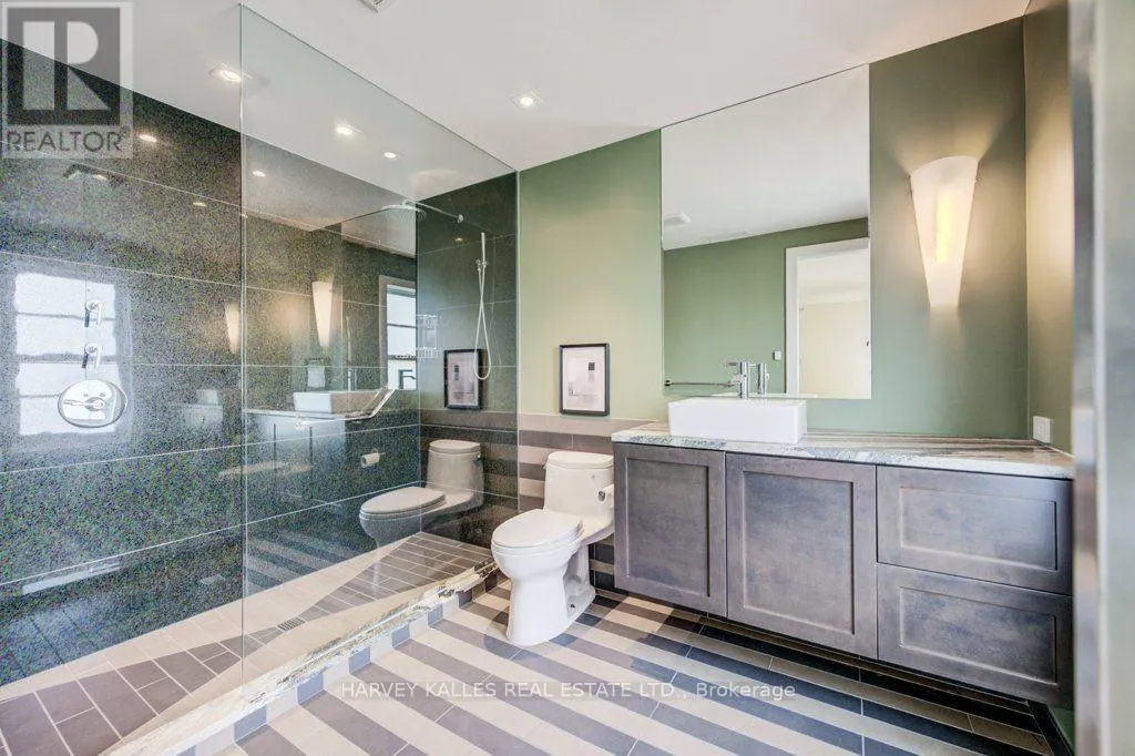 8 WESTGATE WALK