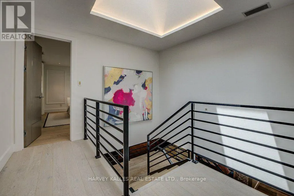 8 WESTGATE WALK