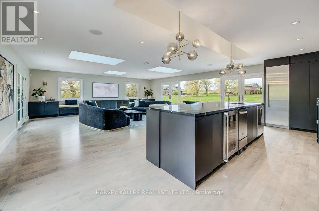 8 WESTGATE WALK