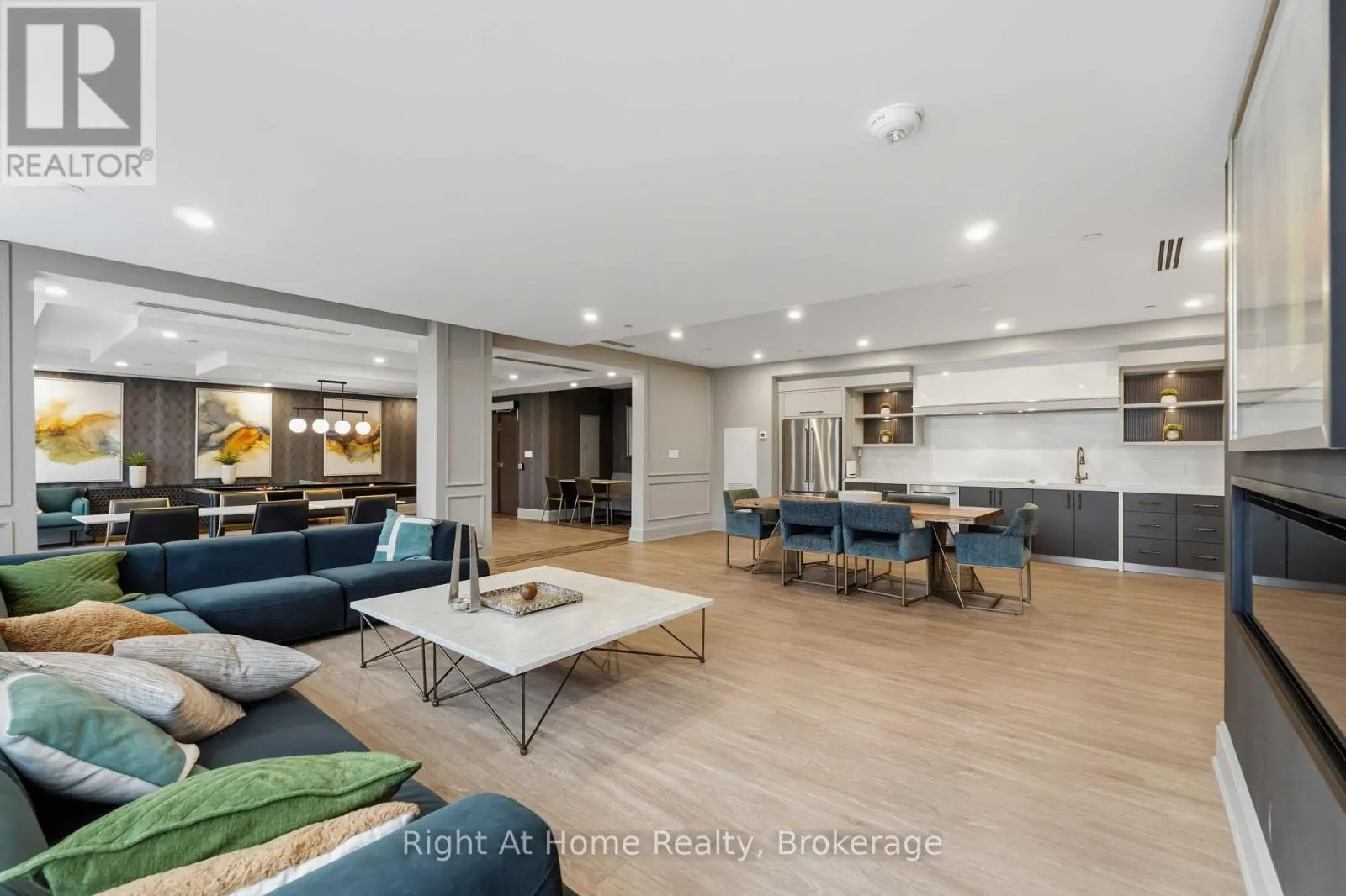 321 - 460 DUNDAS STREET E #321
