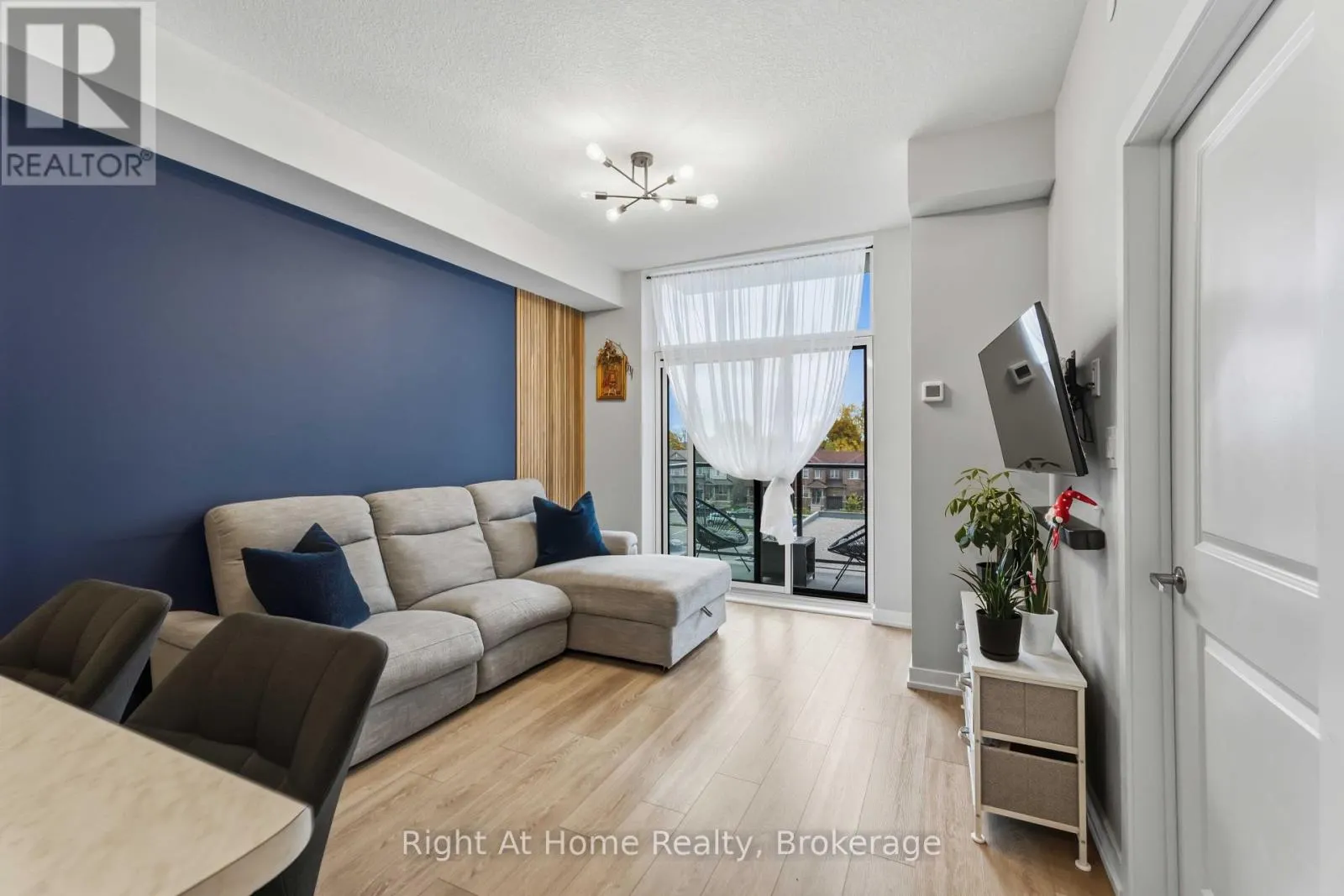 321 - 460 DUNDAS STREET E #321