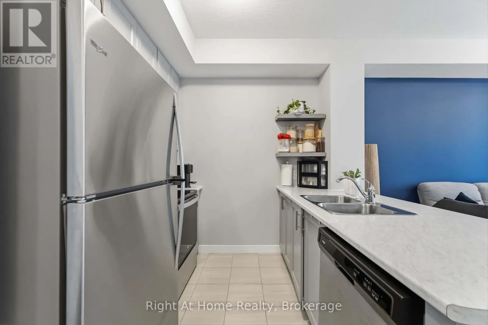 321 - 460 DUNDAS STREET E #321