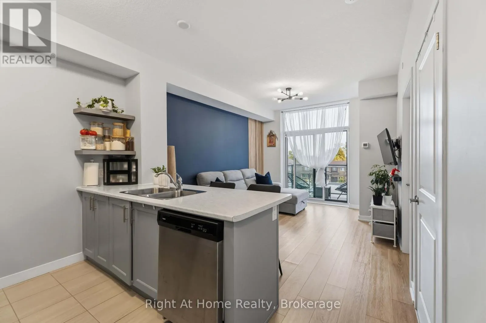 321 - 460 DUNDAS STREET E #321