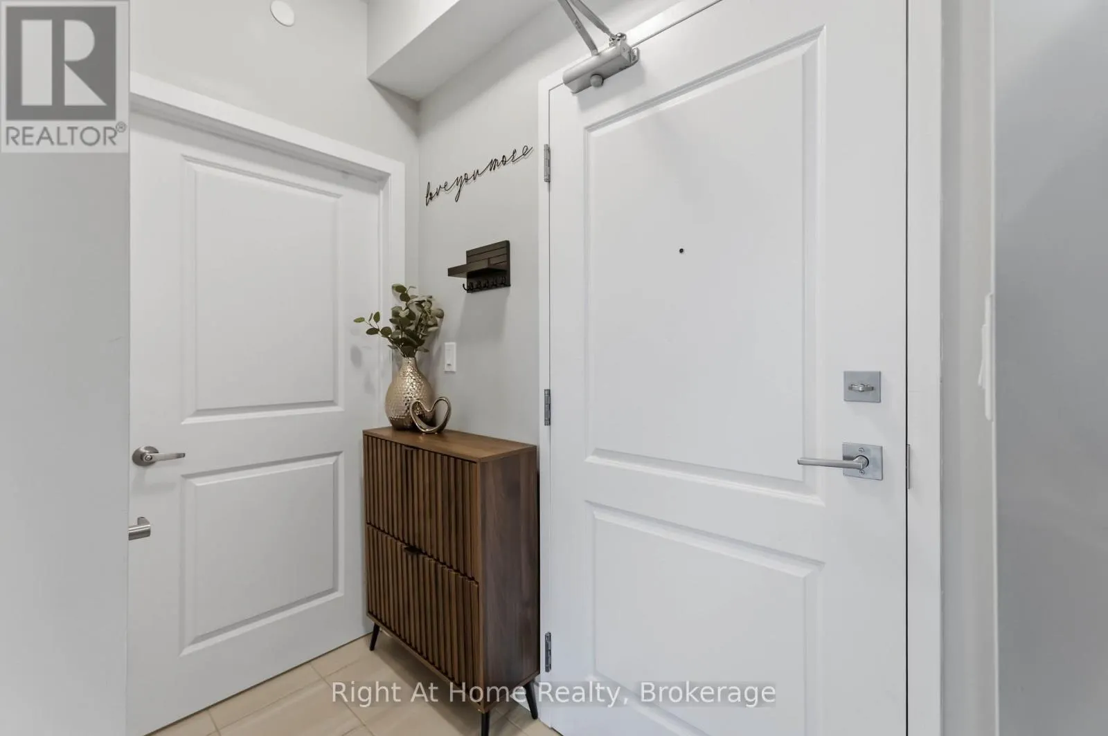 321 - 460 DUNDAS STREET E #321