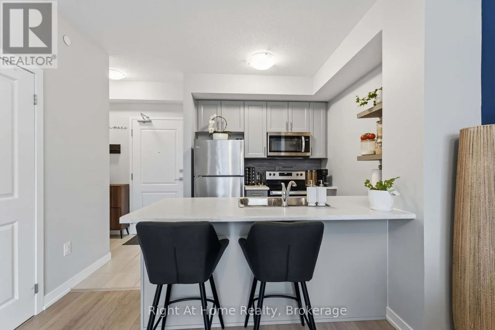 321 - 460 DUNDAS STREET E #321