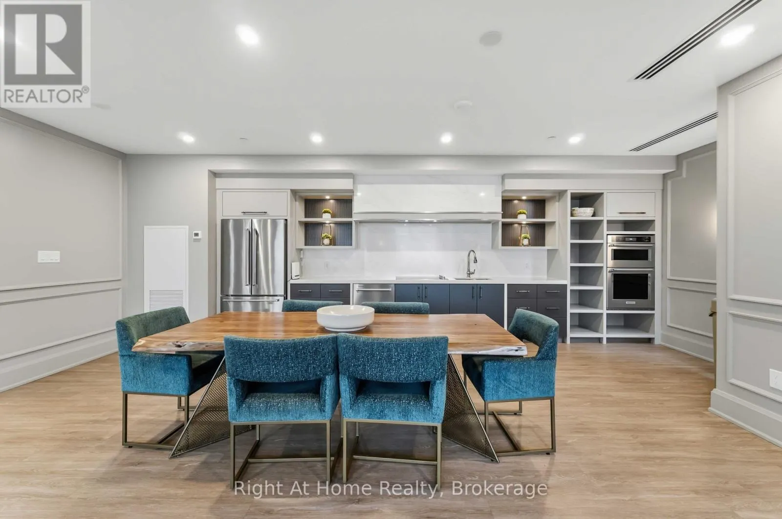 321 - 460 DUNDAS STREET E #321