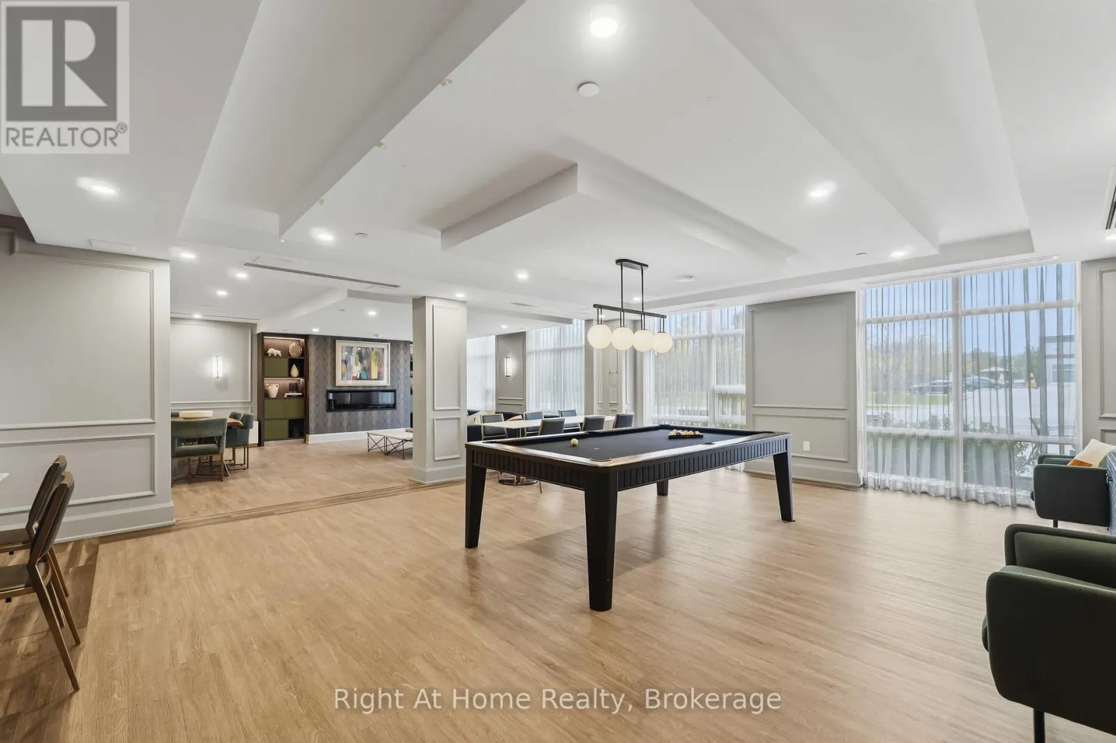 321 - 460 DUNDAS STREET E #321