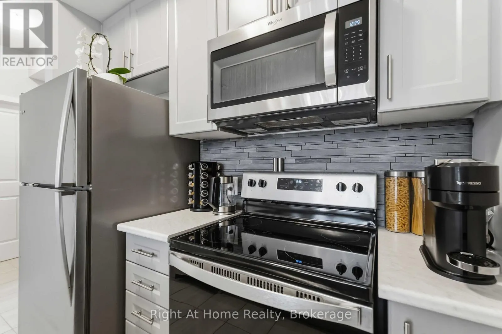 321 - 460 DUNDAS STREET E #321