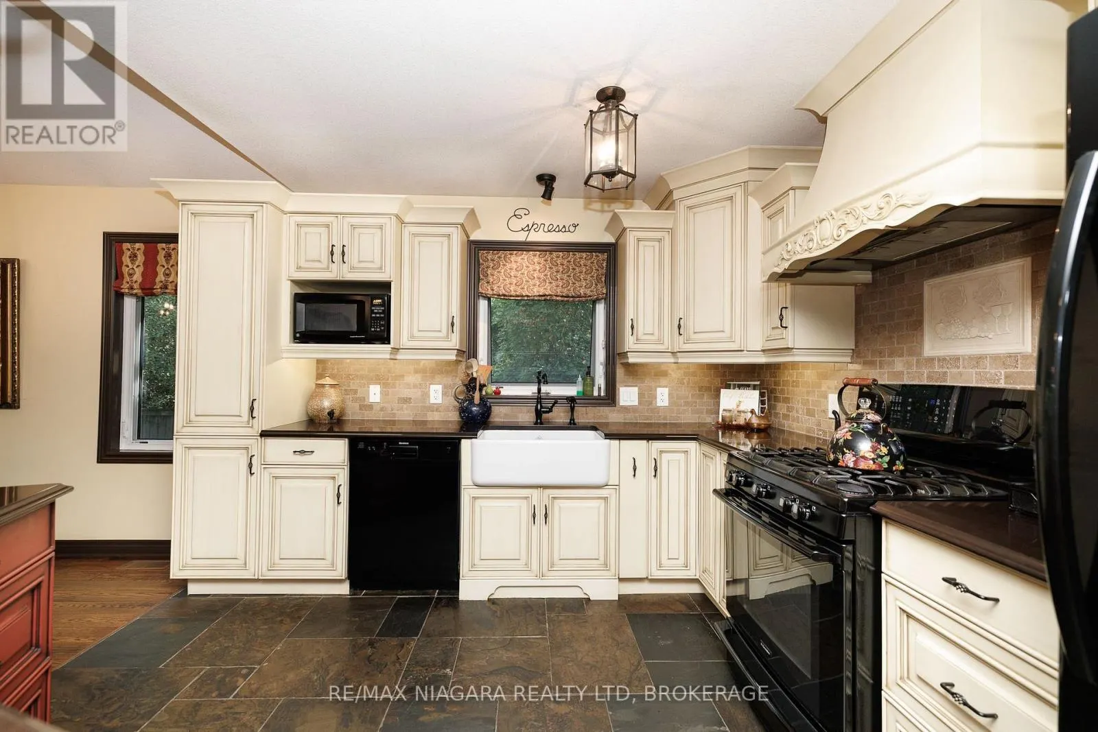 10 - 310 RIDGE ROAD S #10