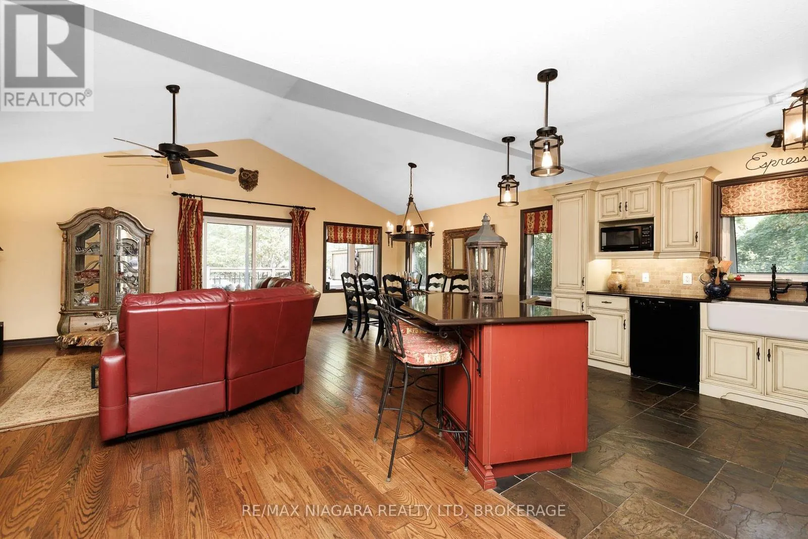 10 - 310 RIDGE ROAD S #10