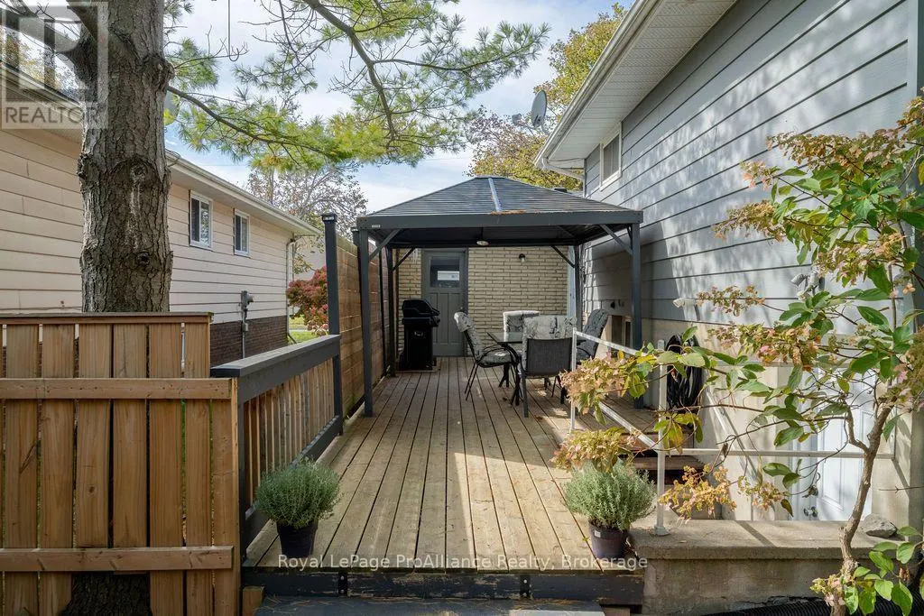 159 SINGLETON DRIVE