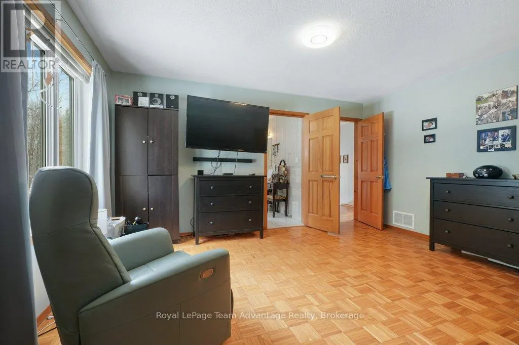 12 TAYLOR CRESCENT