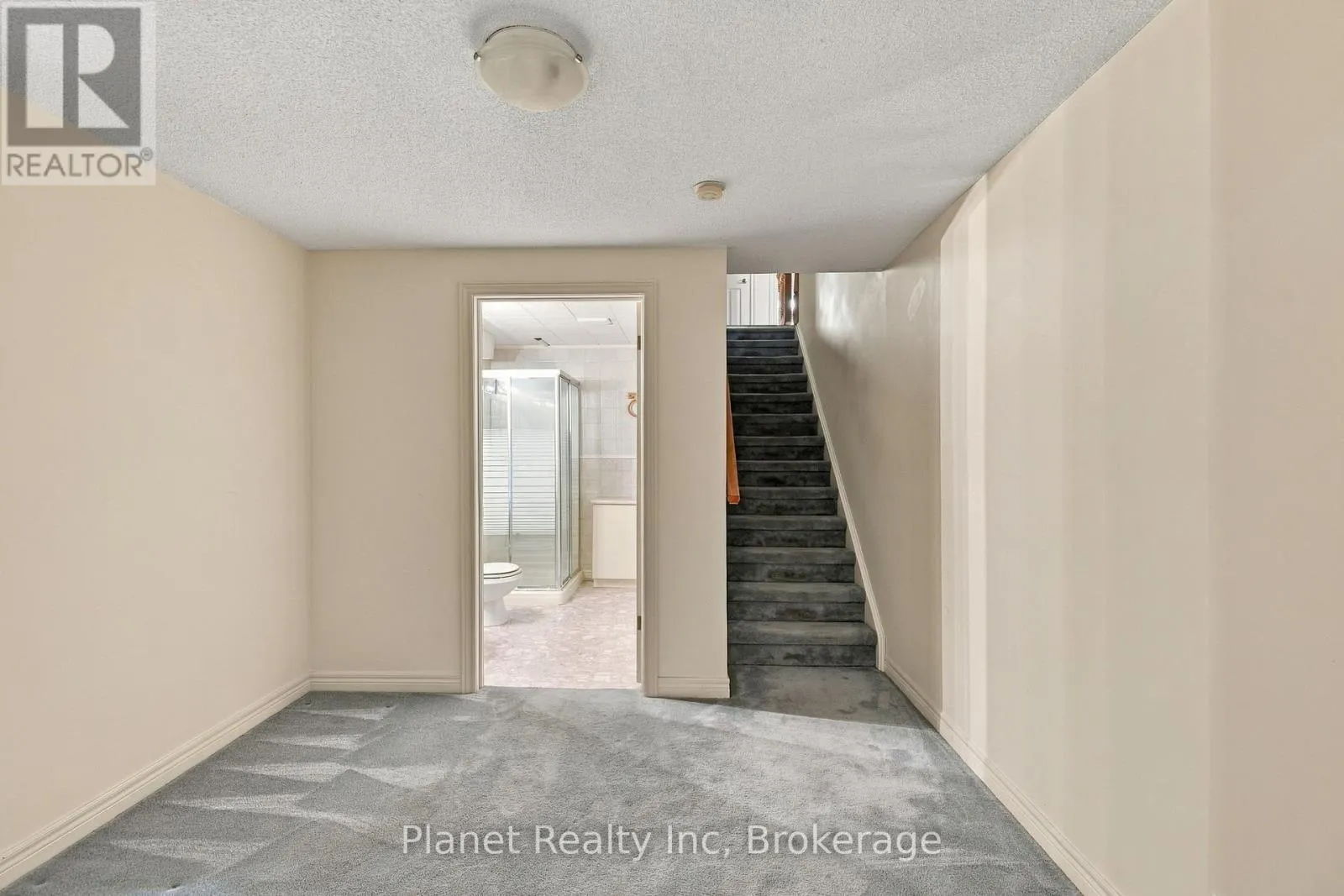 4 ASHCROFT COURT