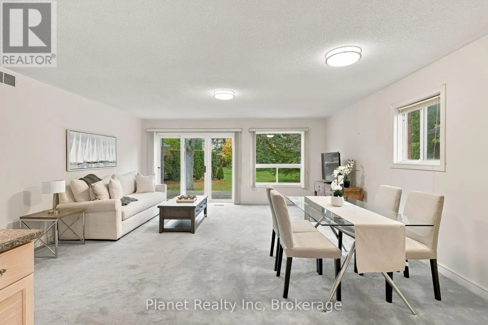 4 ASHCROFT COURT