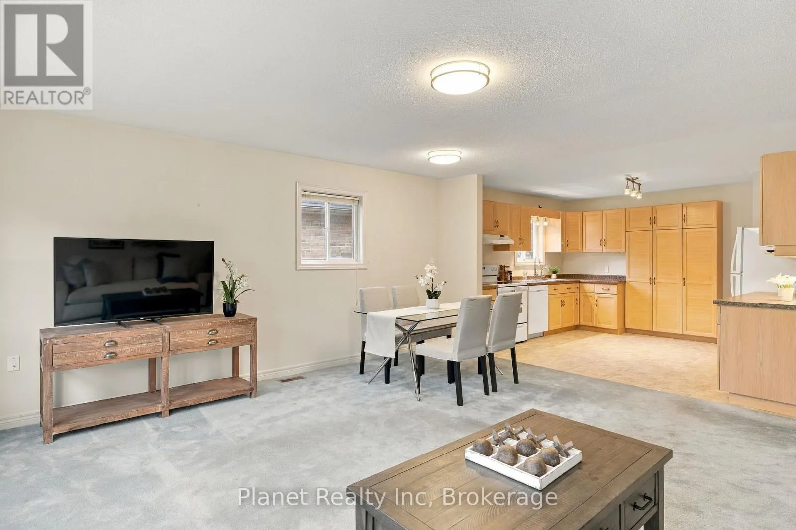 4 ASHCROFT COURT