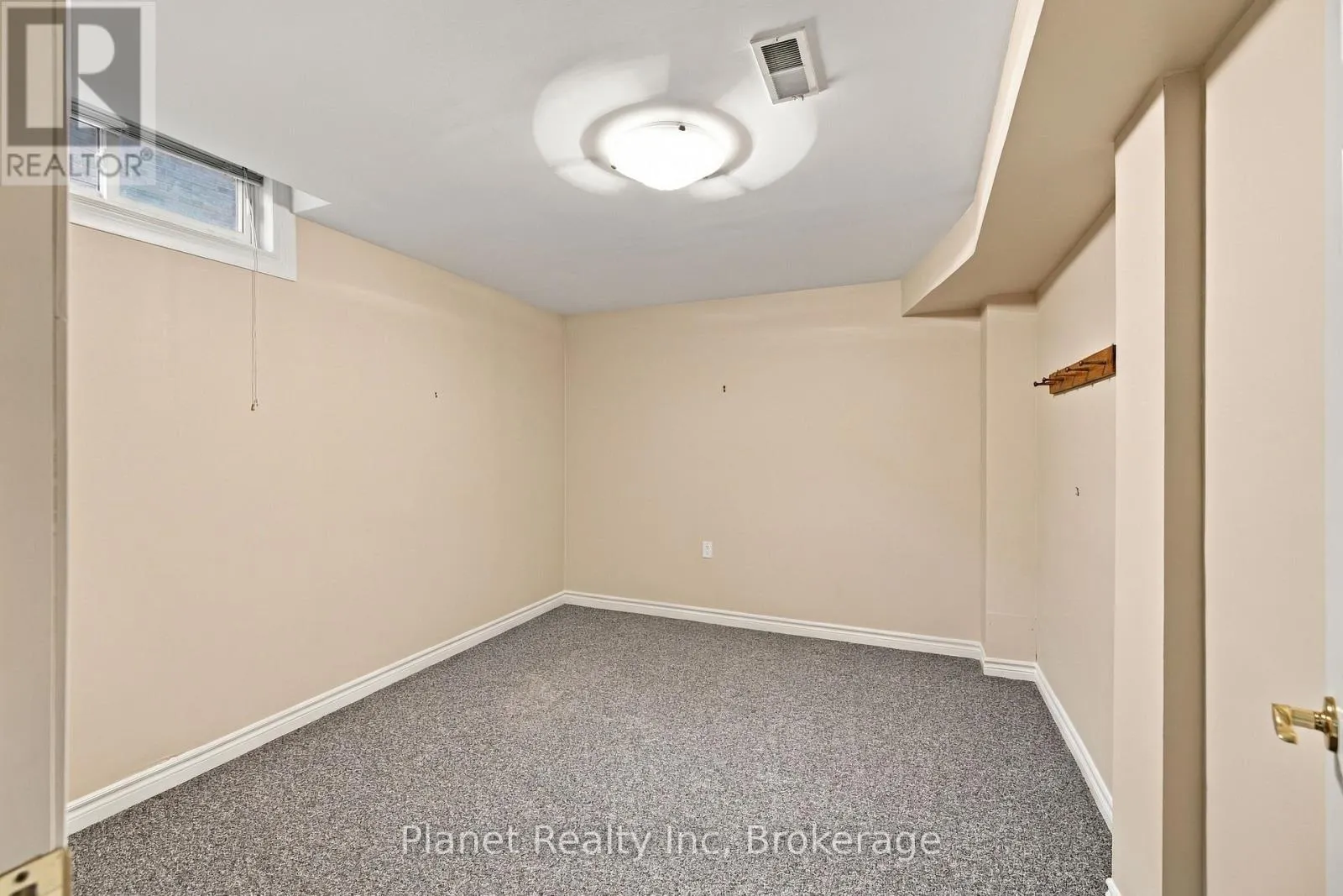 4 ASHCROFT COURT