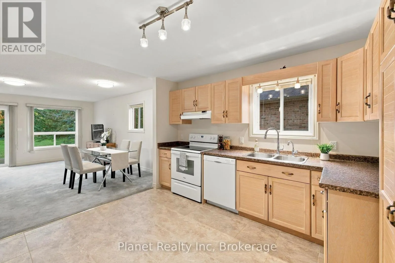 4 ASHCROFT COURT