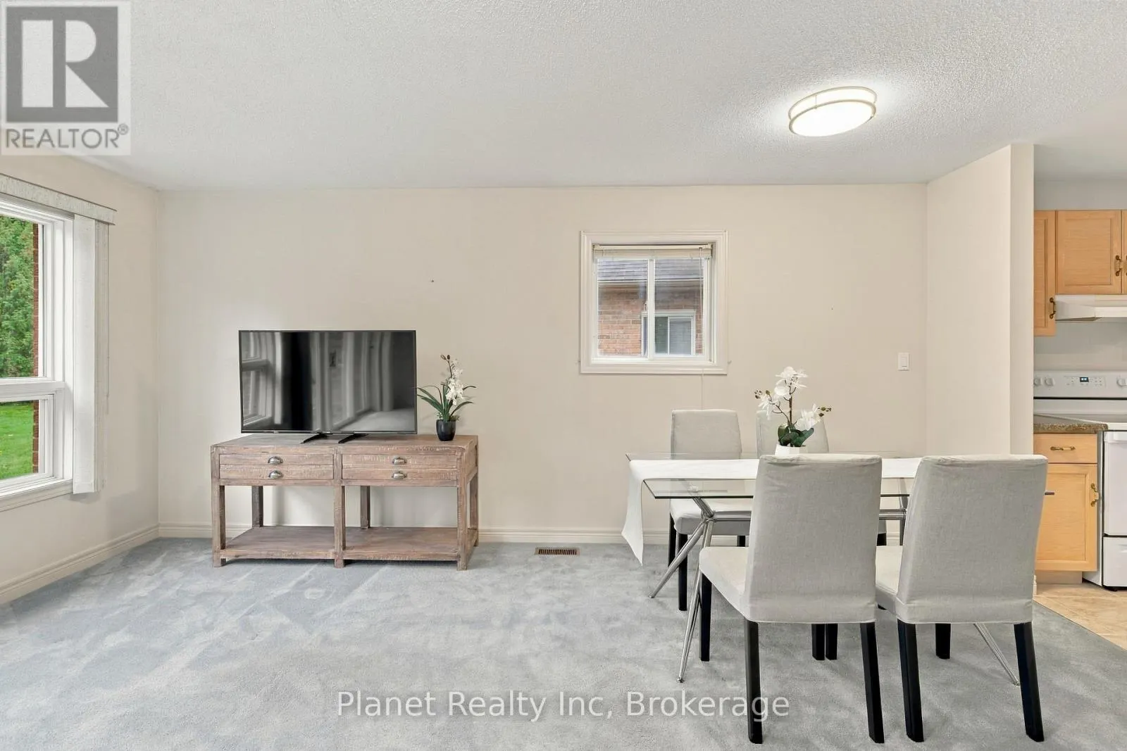 4 ASHCROFT COURT