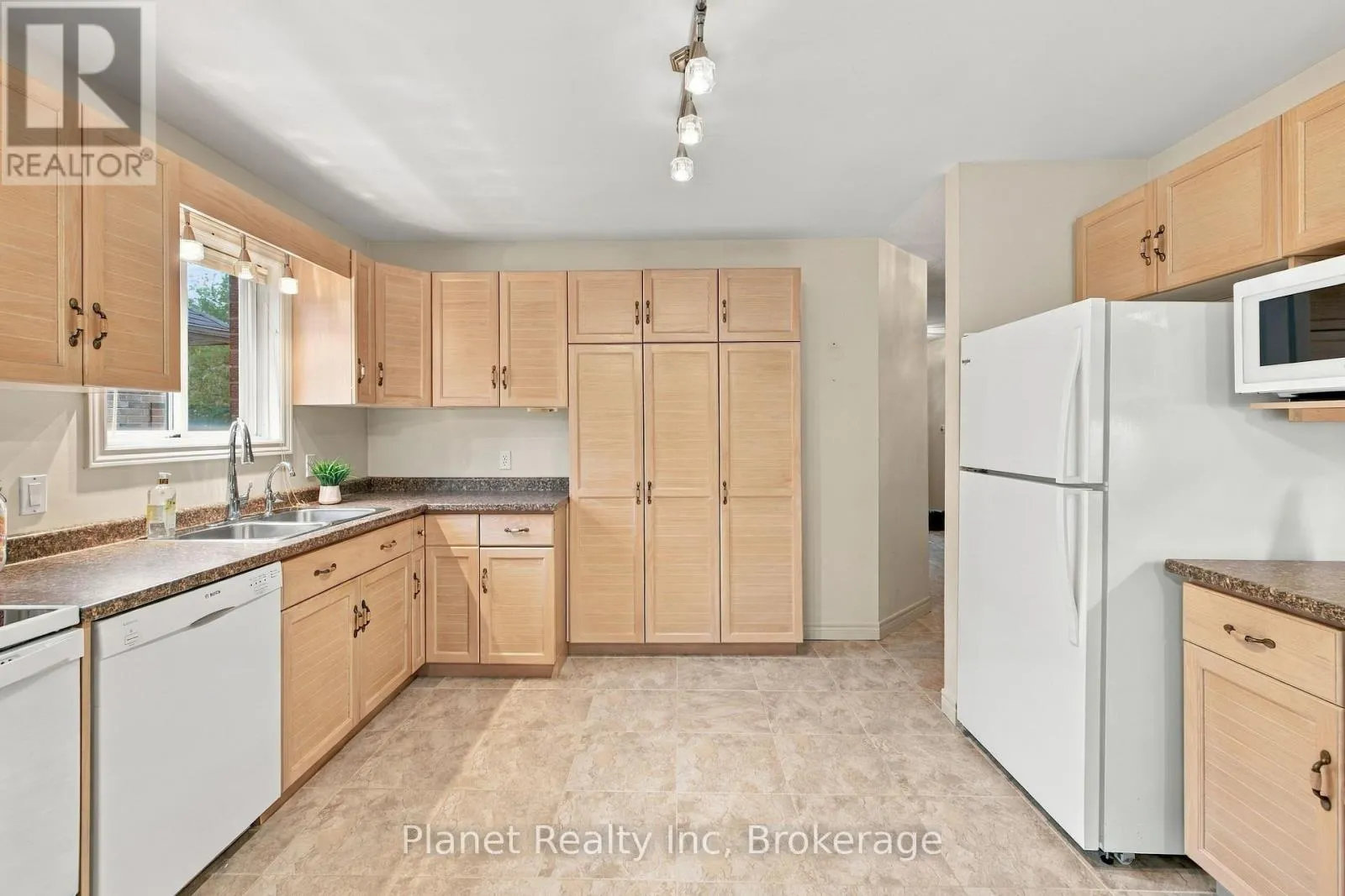 4 ASHCROFT COURT