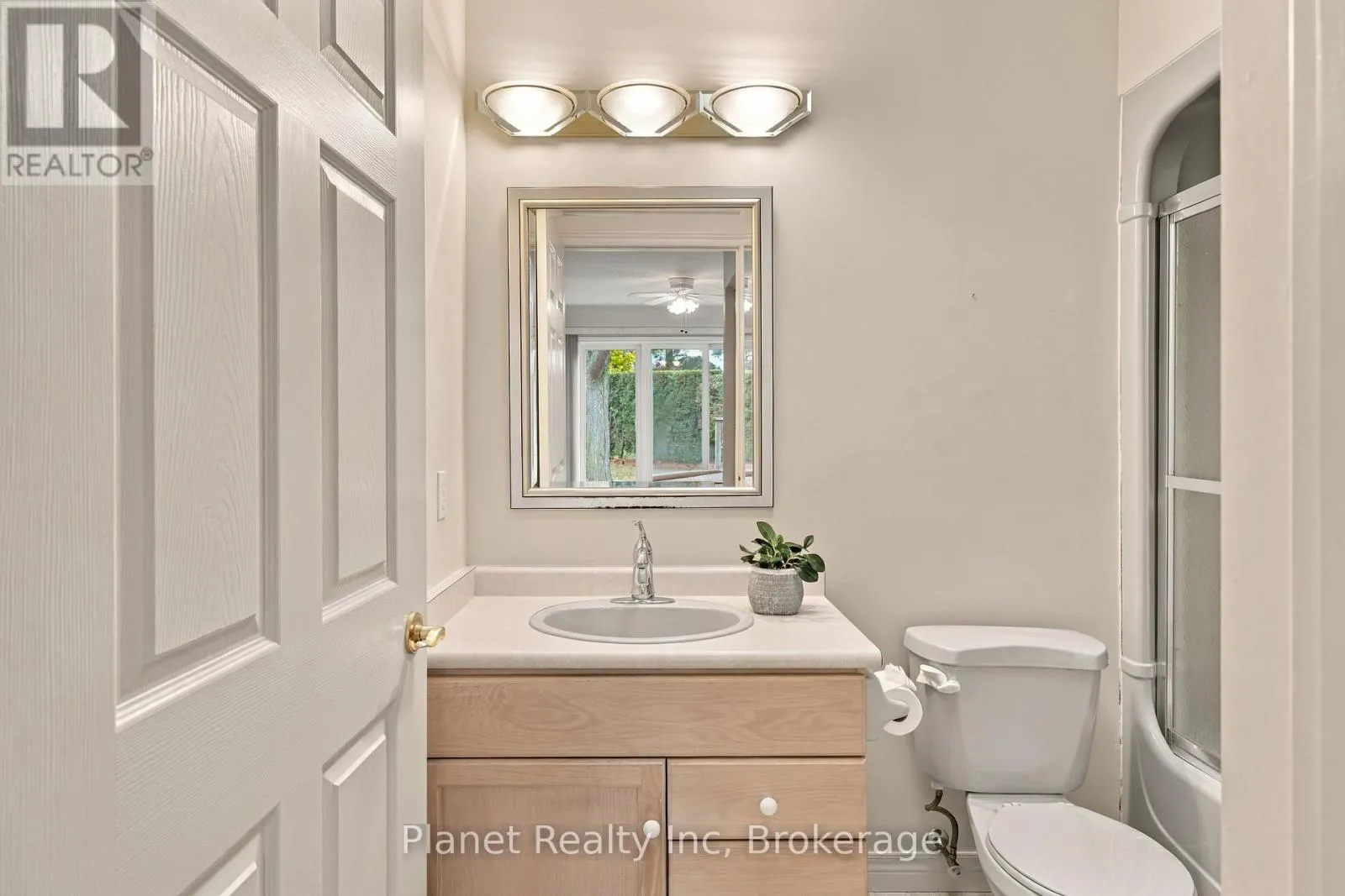 4 ASHCROFT COURT