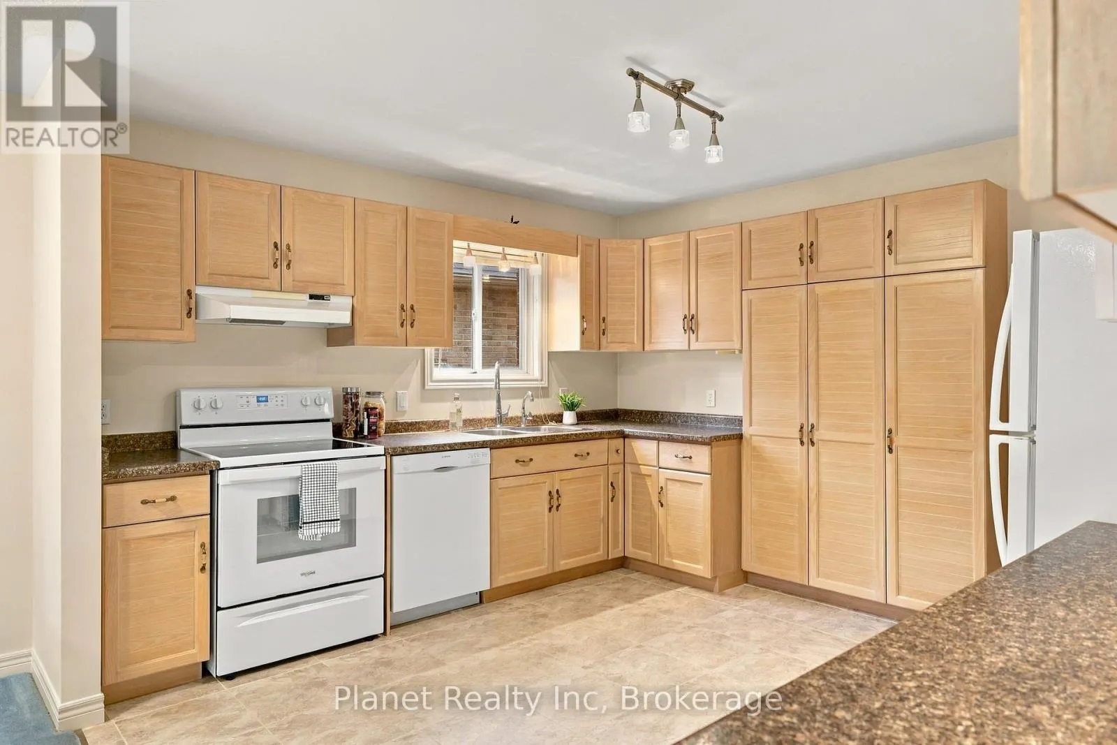 4 ASHCROFT COURT