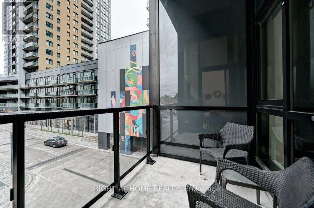 218 - 100 GARMENT STREET