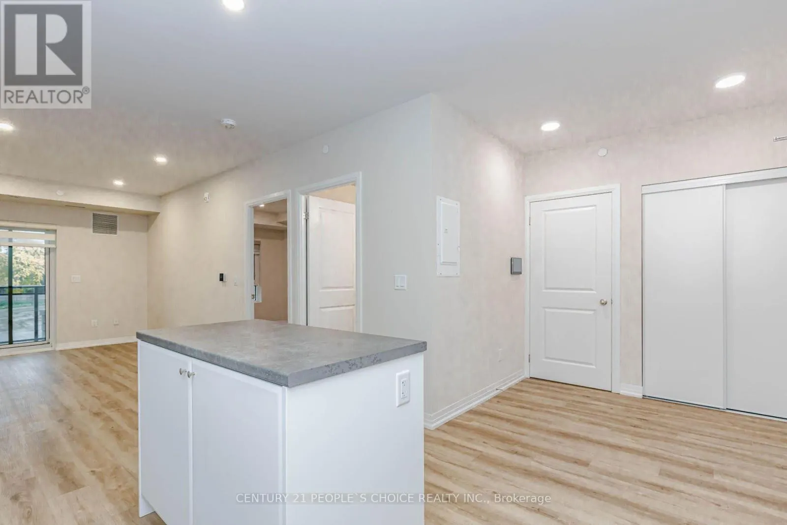 206 - 50 HERRICK AVENUE