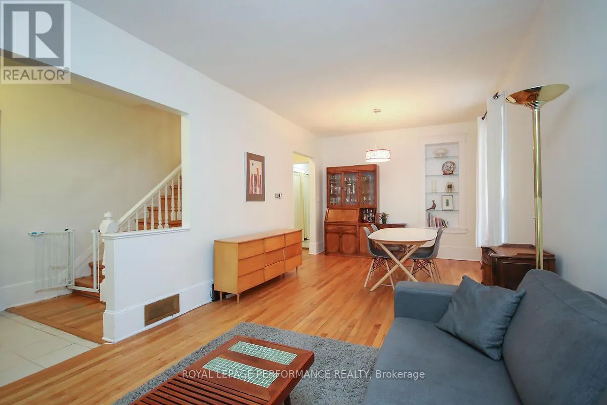 49 BAYSWATER AVENUE