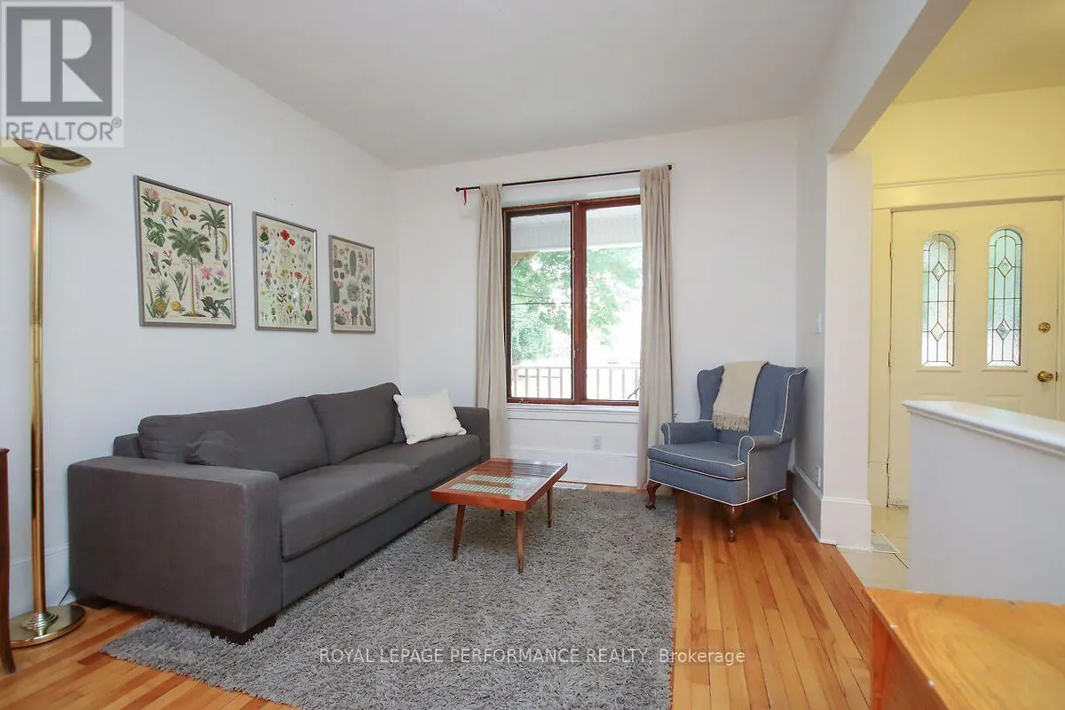 49 BAYSWATER AVENUE