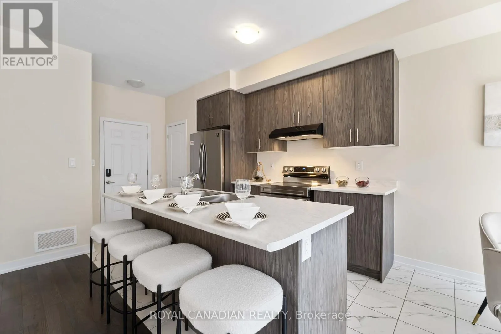 10 LEMON AVENUE