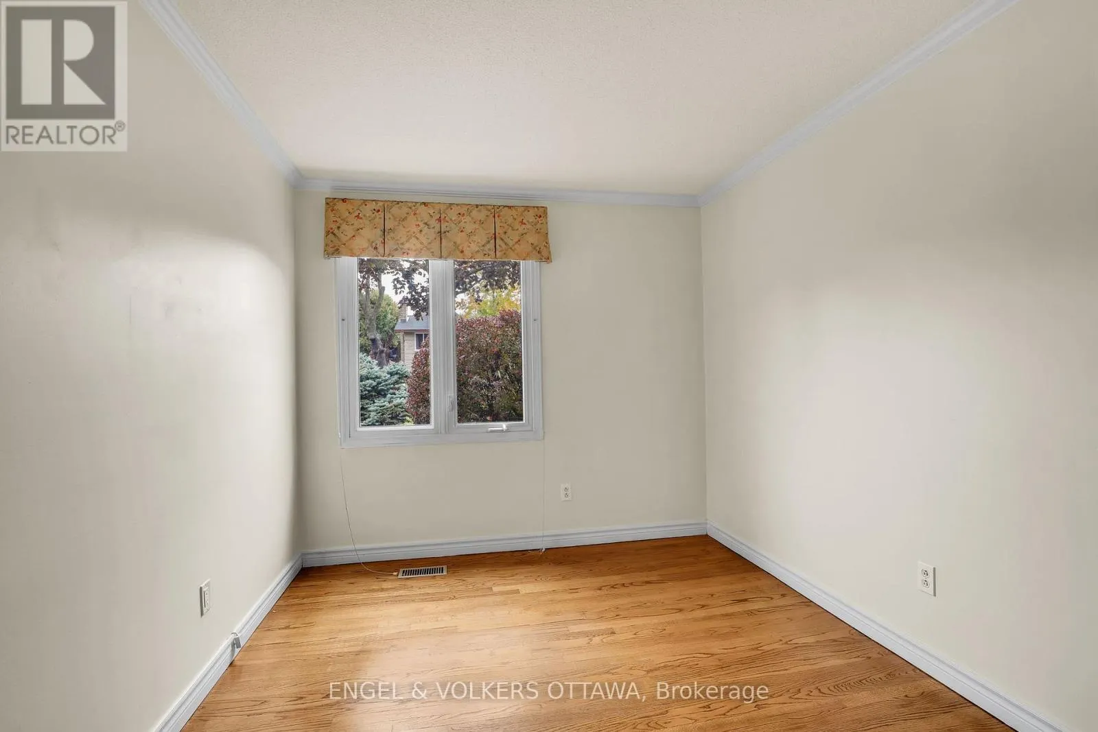 2713 DUPONT STREET
