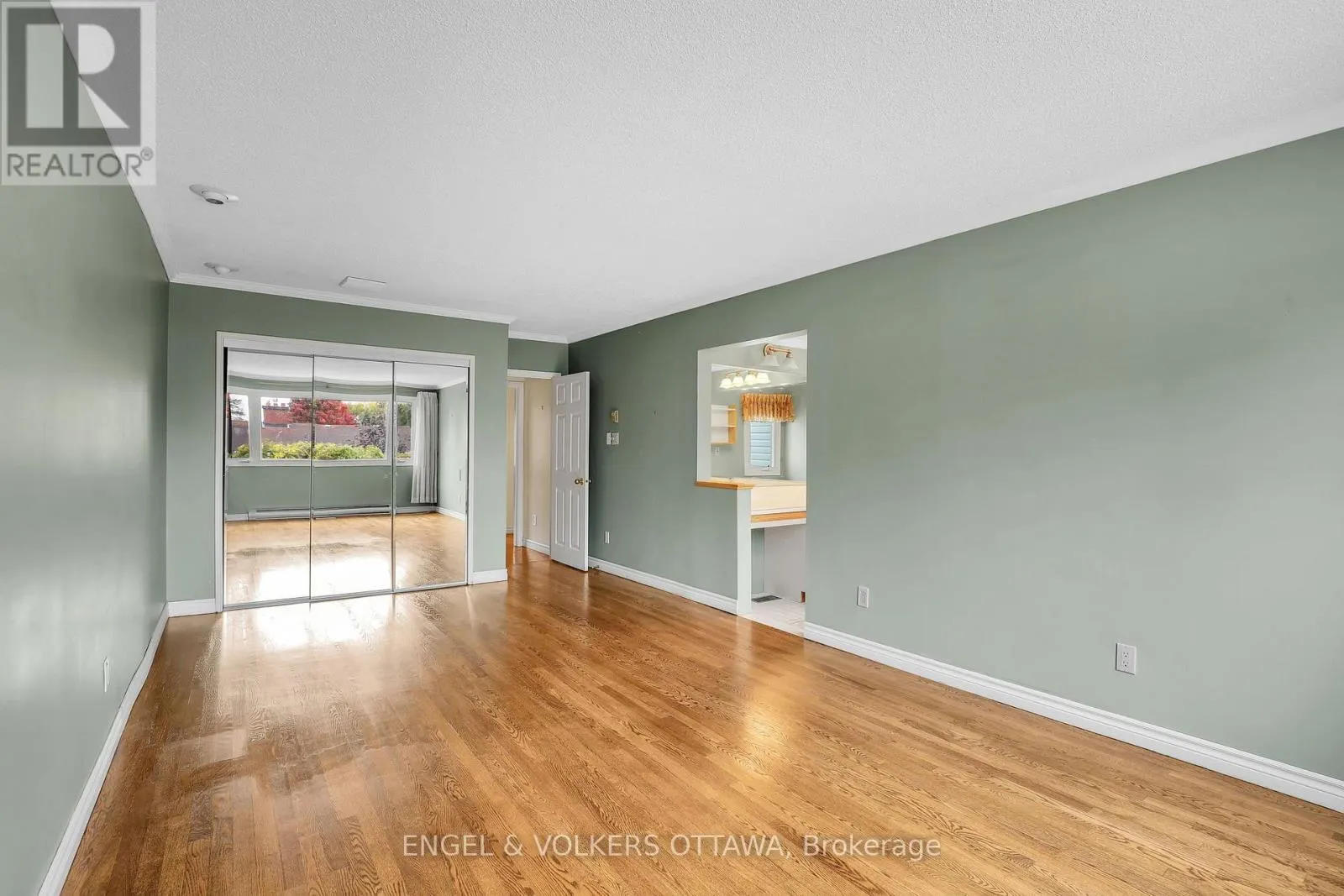 2713 DUPONT STREET