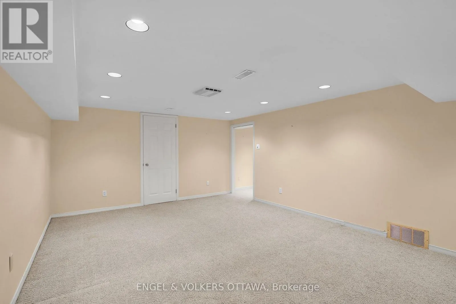 2713 DUPONT STREET