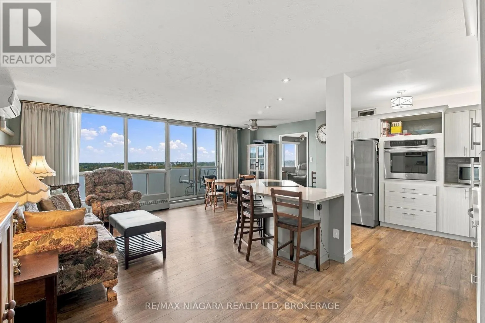 1204 - 15 TOWERING HEIGHTS BOULEVARD #1204