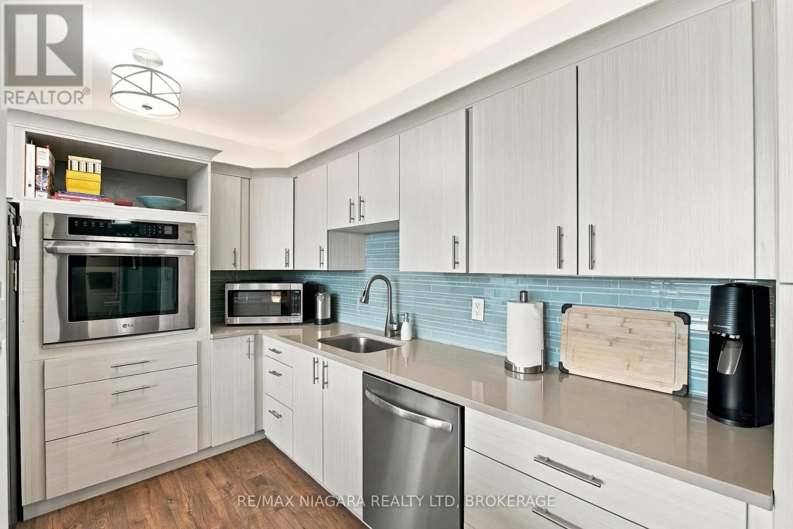 1204 - 15 TOWERING HEIGHTS BOULEVARD #1204
