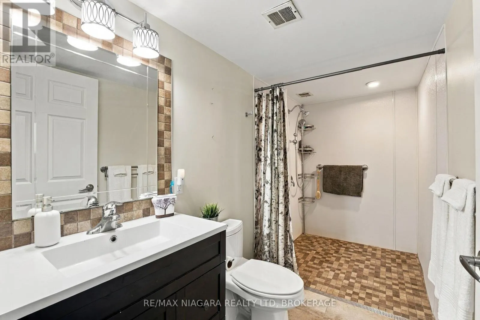 1204 - 15 TOWERING HEIGHTS BOULEVARD #1204