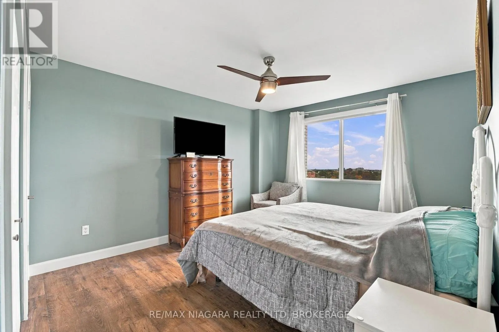 1204 - 15 TOWERING HEIGHTS BOULEVARD #1204