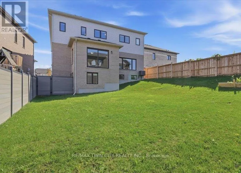 905 BROADACRE PLACE
