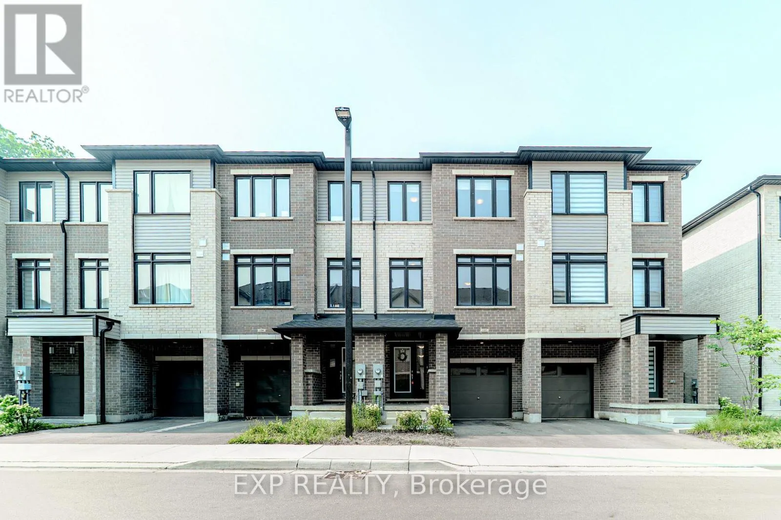1207 - 585 COLBORNE ST STREET