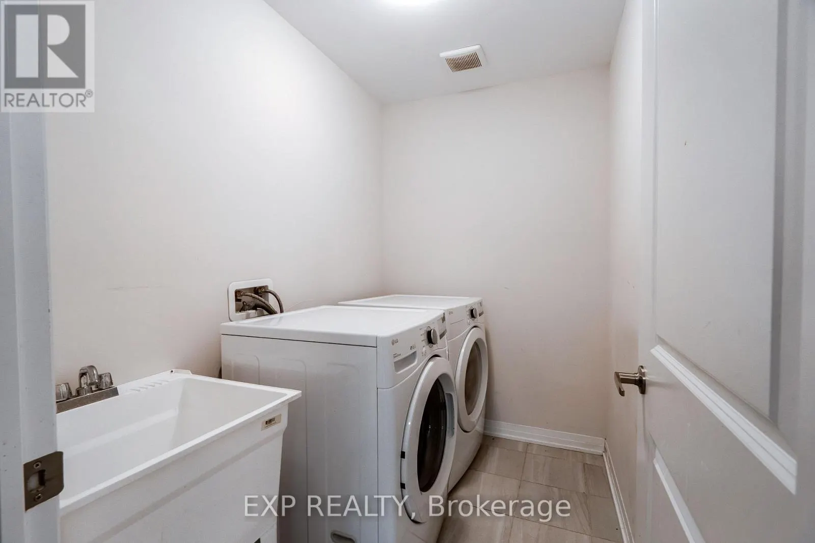 1207 - 585 COLBORNE ST STREET
