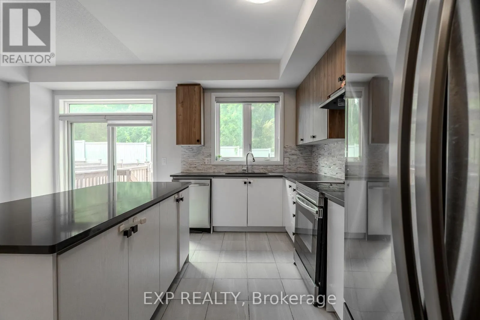 1207 - 585 COLBORNE ST STREET