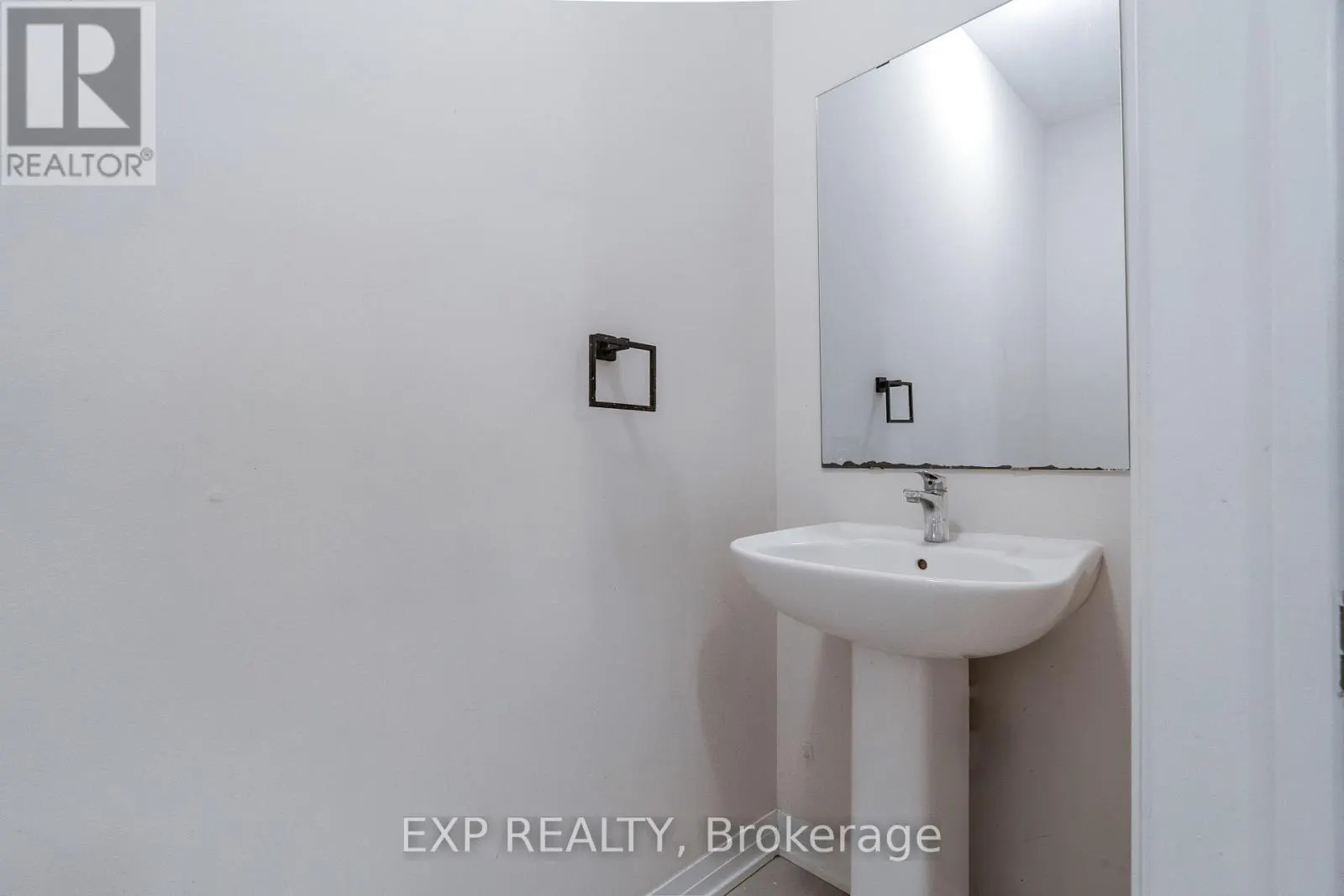 1207 - 585 COLBORNE ST STREET