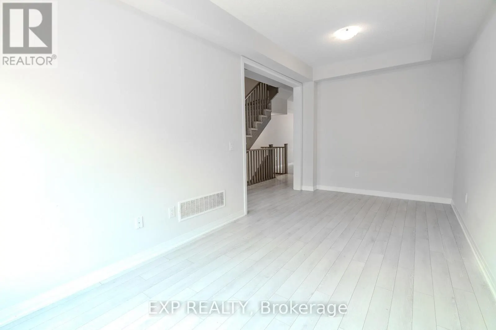 1207 - 585 COLBORNE ST STREET