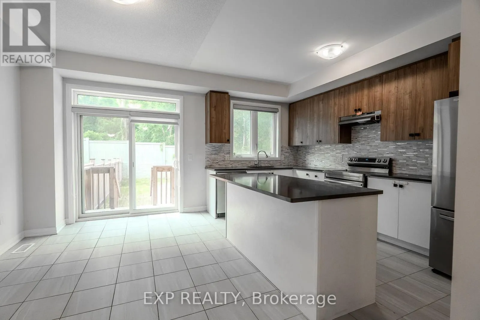 1207 - 585 COLBORNE ST STREET