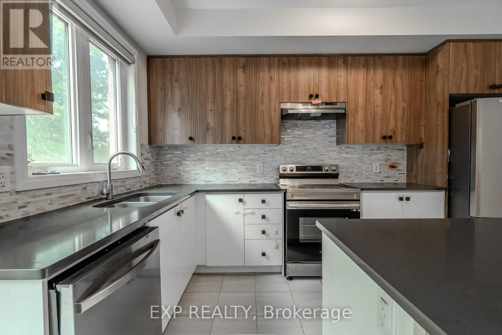 1207 - 585 COLBORNE ST STREET