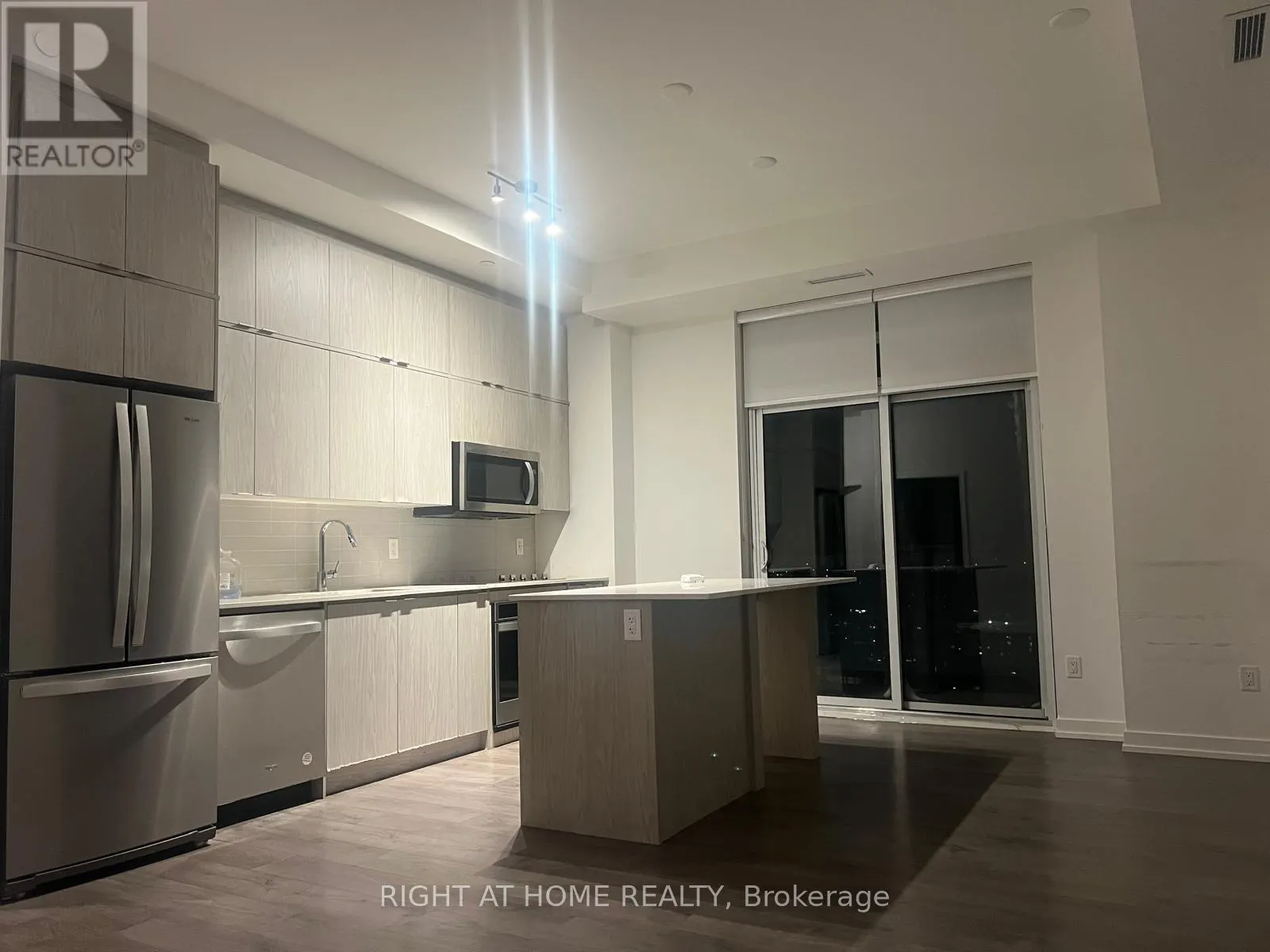 9 - 55 DUKE STREET W