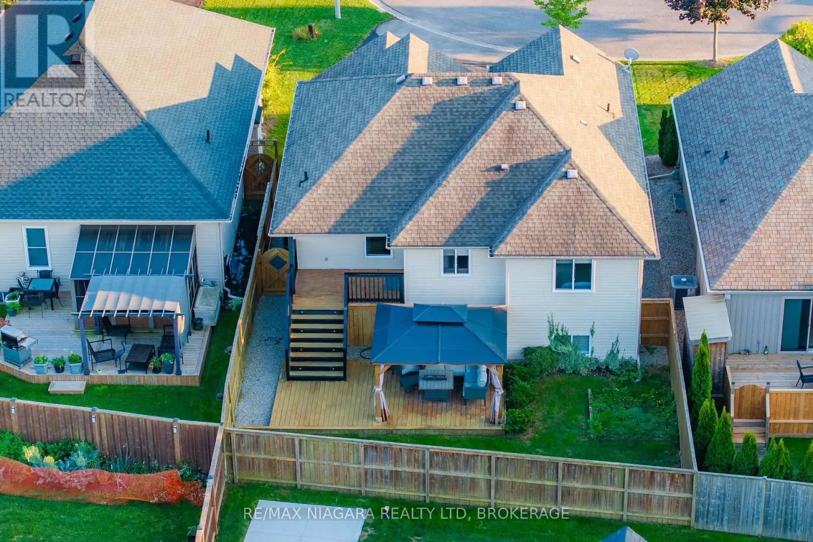 22 HENLEY COURT
