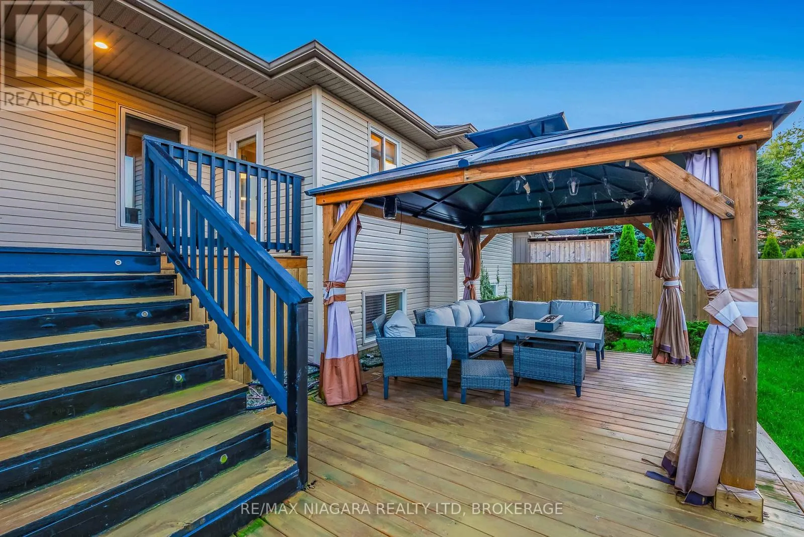 22 HENLEY COURT
