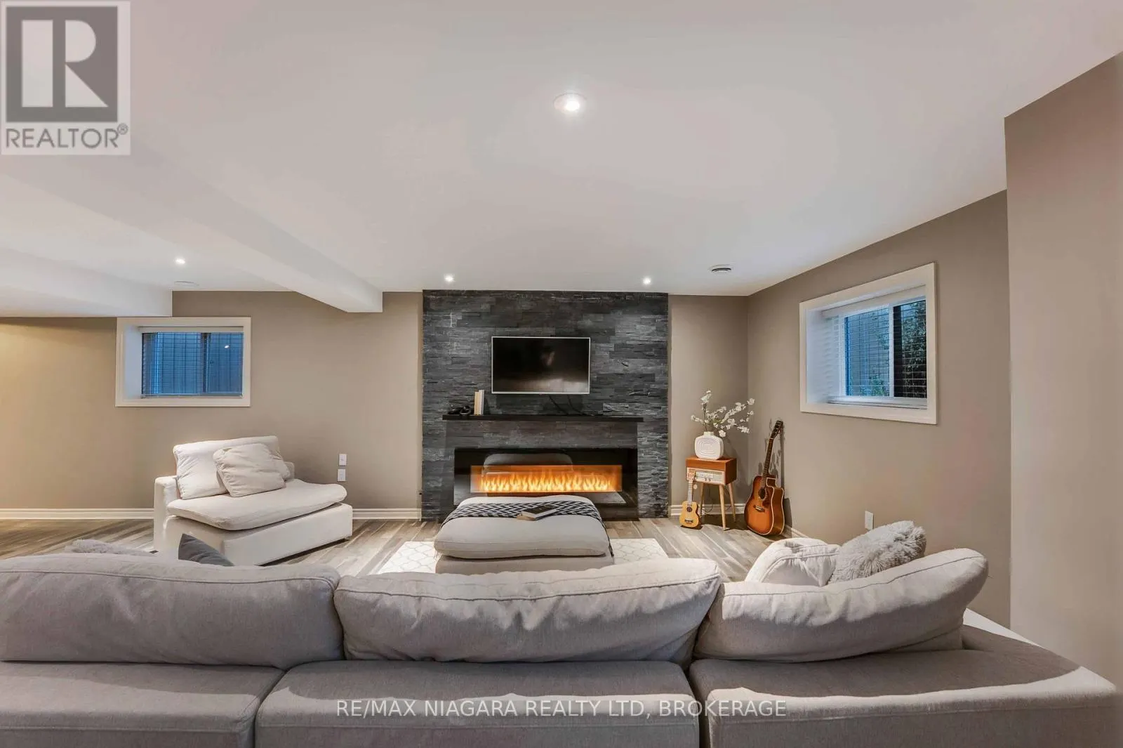 22 HENLEY COURT
